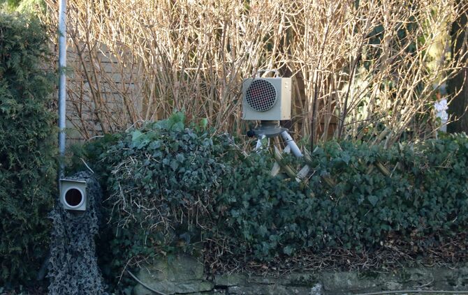 Blitzer Radar Radarkontrolle Polizei Geschwindigkeit Symbol Symbolbild symbolfoto