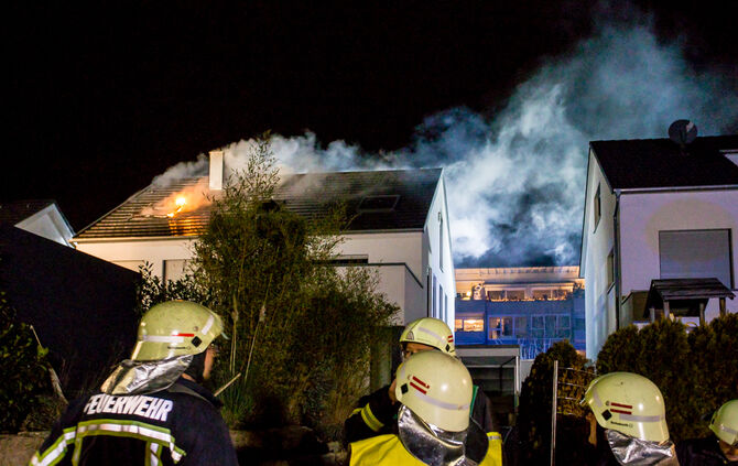 Dachstuhl brennt - Bild 09_19