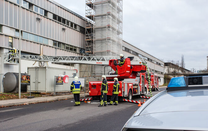 Feuerwehreinsatz bei Firma - Bild 06_12