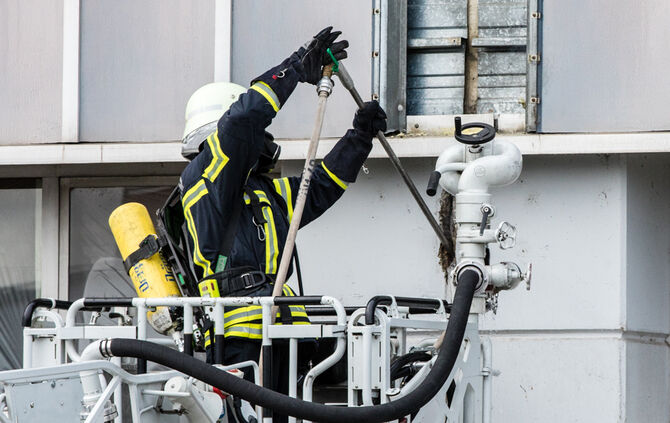Feuerwehreinsatz bei Firma - Bild 02_16