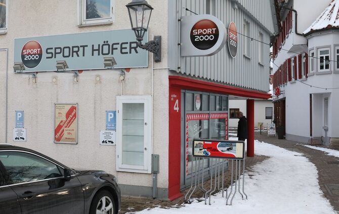 War für alle Wintersportler eine feste Anlaufstelle: Sport-Höfer in der Schillerstraße 4._0