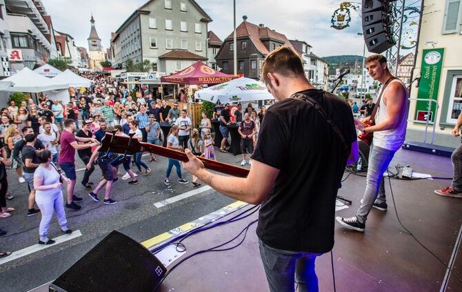 42. Winnender Stadtfest – der City-Treff 2019 - Bild 35_35