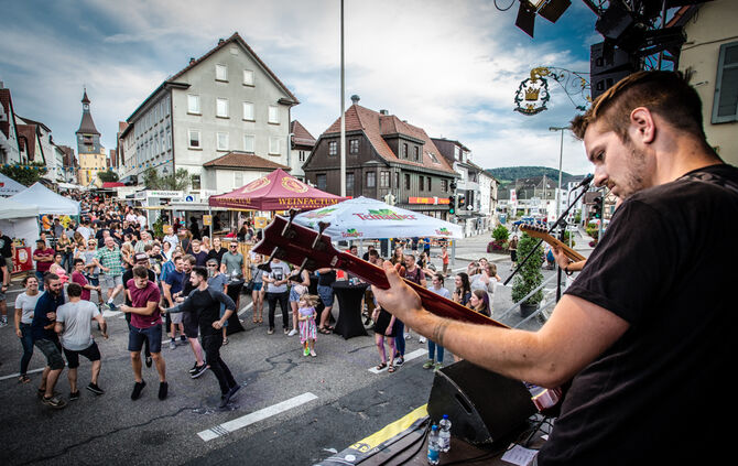 42. Winnender Stadtfest – der City-Treff 2019 - Bild 36_36