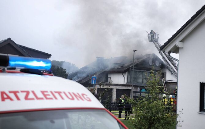 Brand eines Mehrfamilienhauses