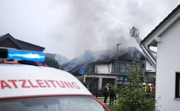 Brand eines Mehrfamilienhauses