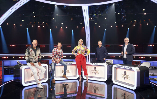 Die Jury von "The Taste" mit Moderatorin Angelina Kirsch