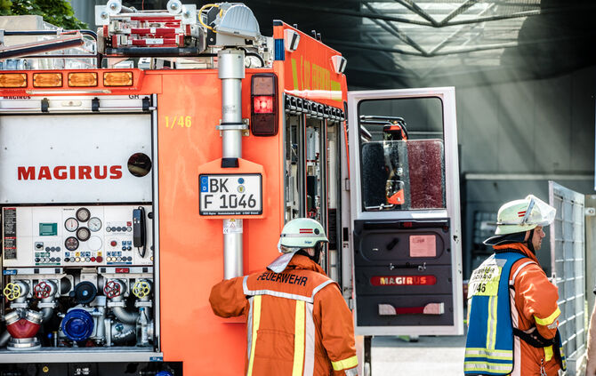Feuerwehreinsatz bei Stoba - Produktionshalle geräumt - Bild 07_5