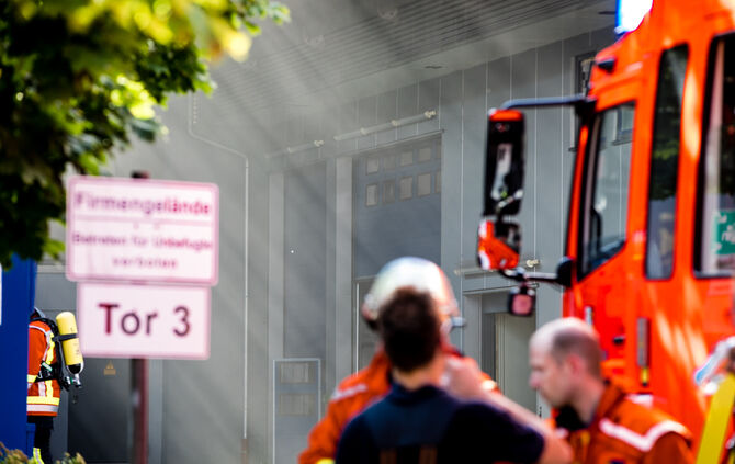 Feuerwehreinsatz bei Stoba - Produktionshalle geräumt - Bild 03_9