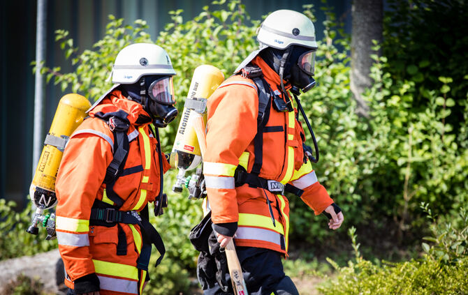 Feuerwehreinsatz bei Stoba - Produktionshalle geräumt - Bild 02_10