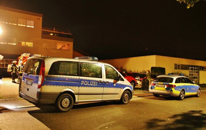Aggressiver EX-Freund stÃ¼rmt Wohnung seiner ehemaligen_0