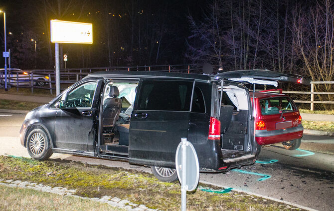 Unfall im Kreisverkehr - Bild 08_1