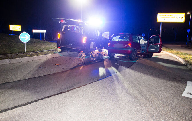 Unfall im Kreisverkehr - Bild 10_5