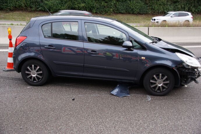 Freiberg a.N.: Schwerer Verkehrsunfall auf der A81 - 2 Fahrzeuge ueberschlagen sich, mehrere Verletzte