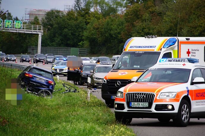 Freiberg a.N.: Schwerer Verkehrsunfall auf der A81 - 2 Fahrzeuge ueberschlagen sich, mehrere Verletzte