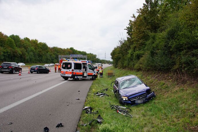 Freiberg a.N.: Schwerer Verkehrsunfall auf der A81 - 2 Fahrzeuge ueberschlagen sich, mehrere Verletzte