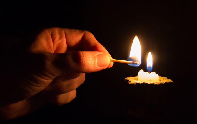 Kerze Flamme Stromausfall Symbol Dunkel_0