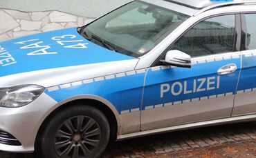 Blaulicht Polizei Polizeiauto Regen Polizeistreife Symbol Symbolbild