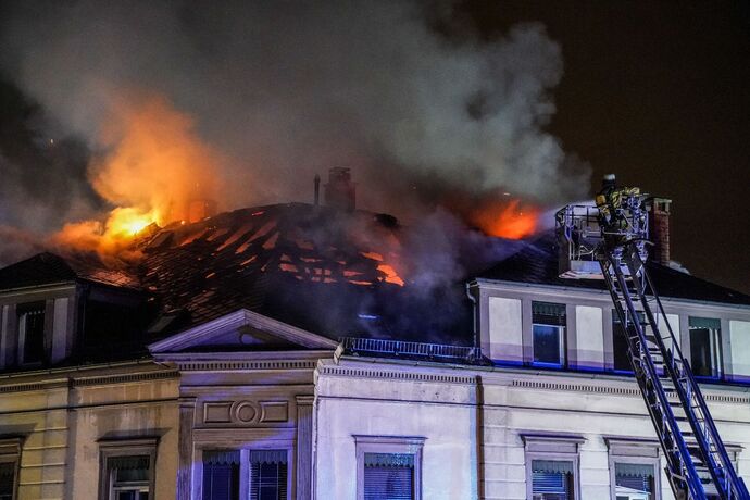 Esslingen: Dachstuhlbrand loest Grosseinsatz aus
