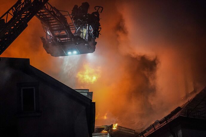 Esslingen: Dachstuhlbrand loest Grosseinsatz aus