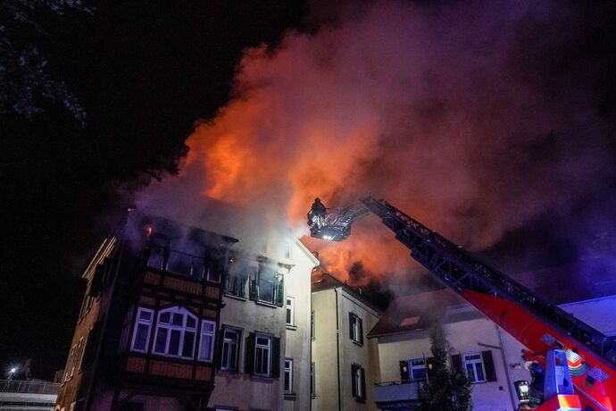 Esslingen: Dachstuhlbrand loest Grosseinsatz aus