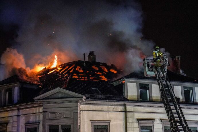 Esslingen: Dachstuhlbrand loest Grosseinsatz aus