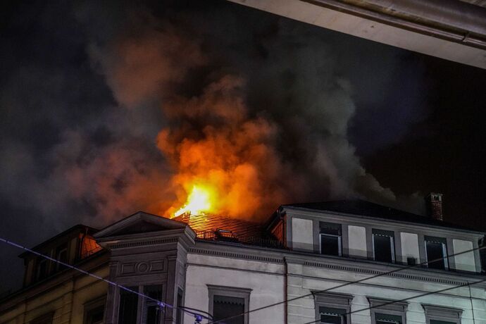 Esslingen: Dachstuhlbrand loest Grosseinsatz aus