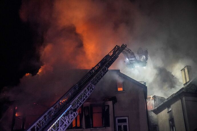 Esslingen: Dachstuhlbrand loest Grosseinsatz aus