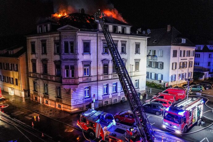 Esslingen: Dachstuhlbrand loest Grosseinsatz aus