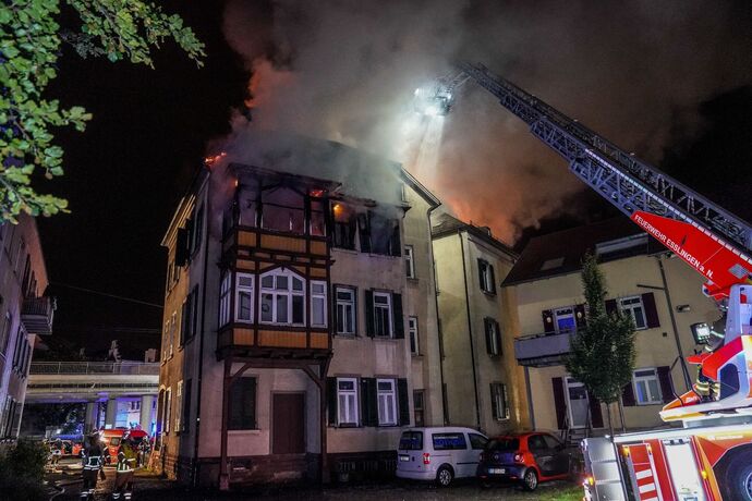 Esslingen: Dachstuhlbrand loest Grosseinsatz aus