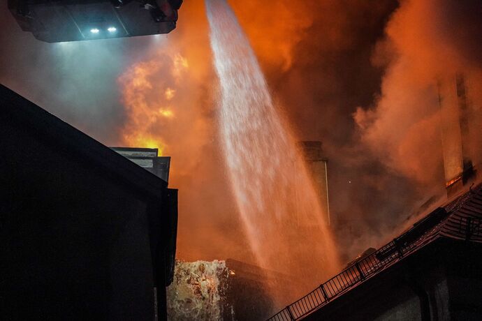 Esslingen: Dachstuhlbrand loest Grosseinsatz aus