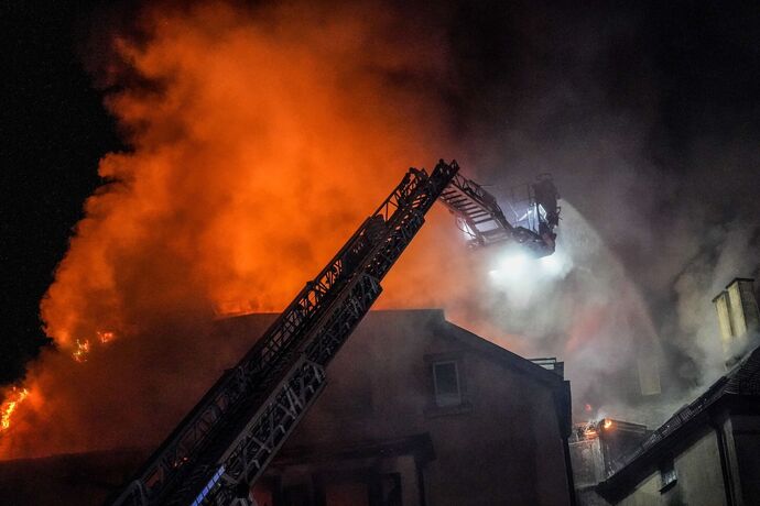 Esslingen: Dachstuhlbrand loest Grosseinsatz aus