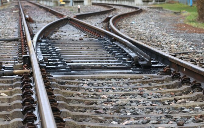weiche bahn gleis schienen symbol symbolbild symbolfoto