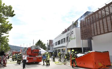 Hauptübung der Feuerwehr Urbach auf dem Marktplatz am 20.7.2019_0
