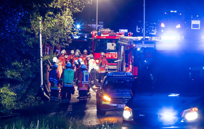 Mit Pkw in Bachbett - Zwei Verletzte - Bild 04_4