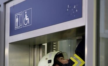 Mal wieder Personen im Aufzug am Waiblinger Bahnhof stecken geblieben... Waiblinger Feuerwehr im Einsatz um Hilfe zu leisten