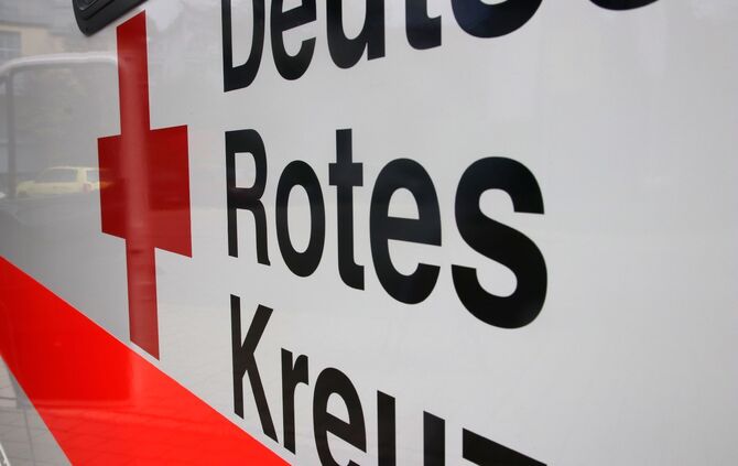 rotes kreuz drk symbol symbolbild symbolfoto