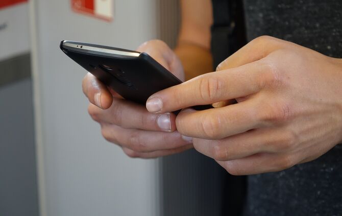 smartphone whattsapp chatten handy sms symbol gruppenchat_0