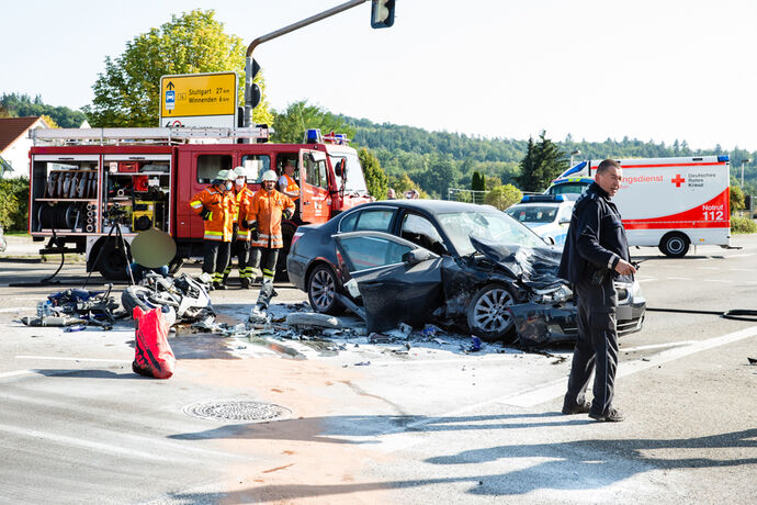 Tödlicher Motorradunfall, mit abbiegendem BMW kollidiert, B14, Backnang-Waldrems, 19.09.2020.