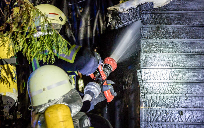 Feuerwerk verursacht Brand in Bittenfeld - Bild 09_0