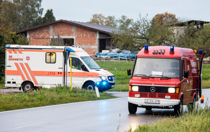 Kleinbus mit Kindern an Bord gerät auf Gegenfahrbahn - Bild 10_7