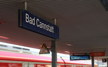 S-Bahn sbahn s bahn bahnhof Bad Cannstatt schild symbol symbolbild symbolfoto
