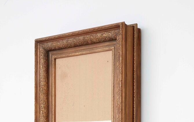 Banksy_Love_is_in_the_Bin__0