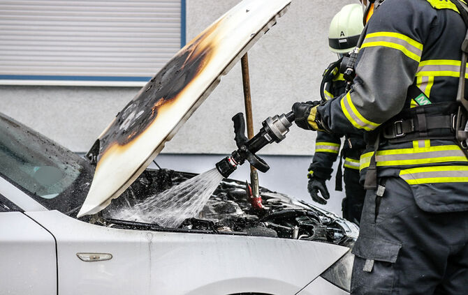 Autobrand in Beutelsbach - Bild 03_6