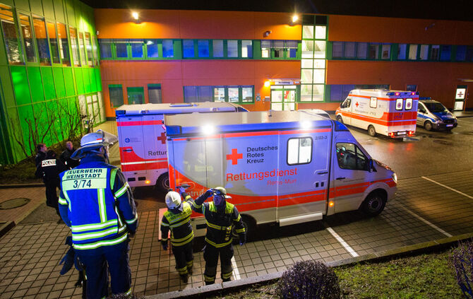 Auto überschlagen, drei Verletzte - Bild 07_13