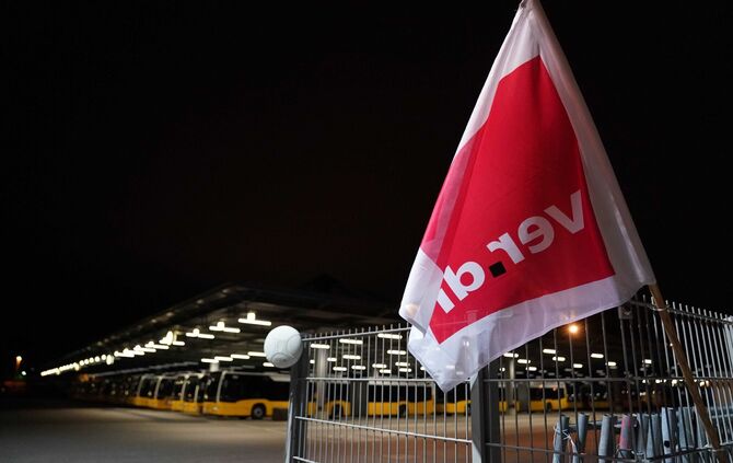 Stuttgart: Warnstreik in der Landeshauptstadt - Strassenbahnen und Busse bleiben heute stehen.