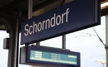 S-bahn sbahn s bahn s2 bahnhof schorndorf symbol symbolbild symbolfoto