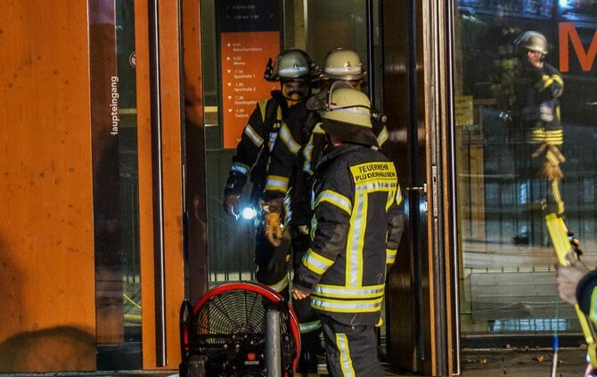 Pluederhausen: Starke Rauchentwicklung bei Brand im Schulzentrum