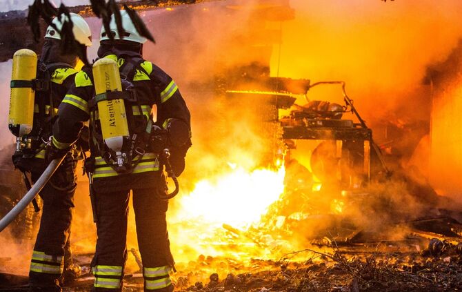 Gartenhaus im Vollbrand, Weinstadt-Beutelsbach, Rems-Murr-Kreis, 14.07.2018.
