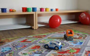 KiTa kindergarten spielecke spielen betreuung gebühren symbol symbolbild symbolfoto