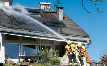 Solaranlagen auf Wohnhaus in Brand geraten - Bild 32_0